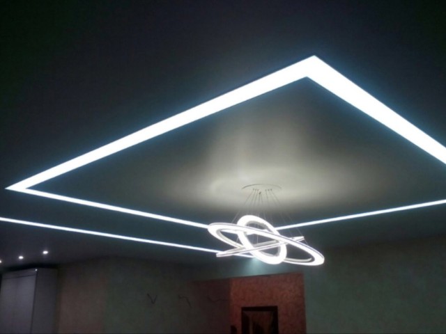 Парящие линии на натяжном потолоке 1