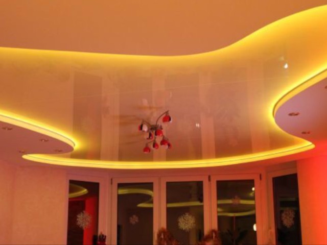 Натяжной потолок с подсветкой 2