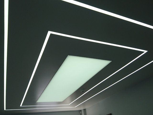 Парящие линии на натяжном потолоке 2