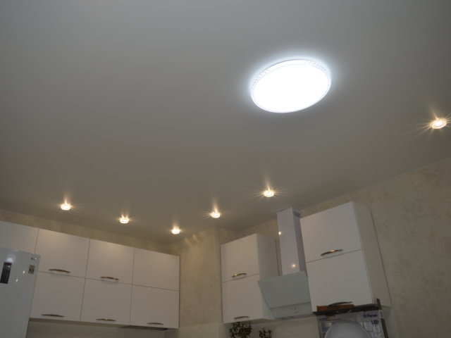 Матовый натяжной потолок 4