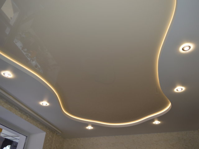 Натяжной потолок с подсветкой 4