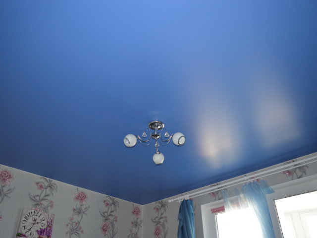 Сатиновый натяжной потолок 2